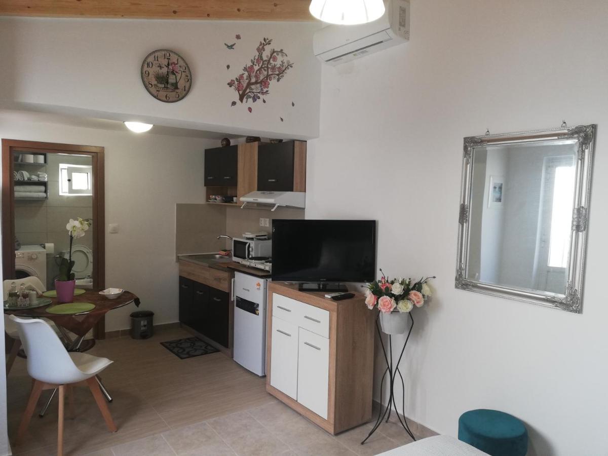 Small Studio With Yard Chania  Ngoại thất bức ảnh
